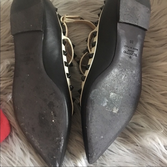 Authentic Black & White Valentino Rock Stud Flats - Picture 3 of 4